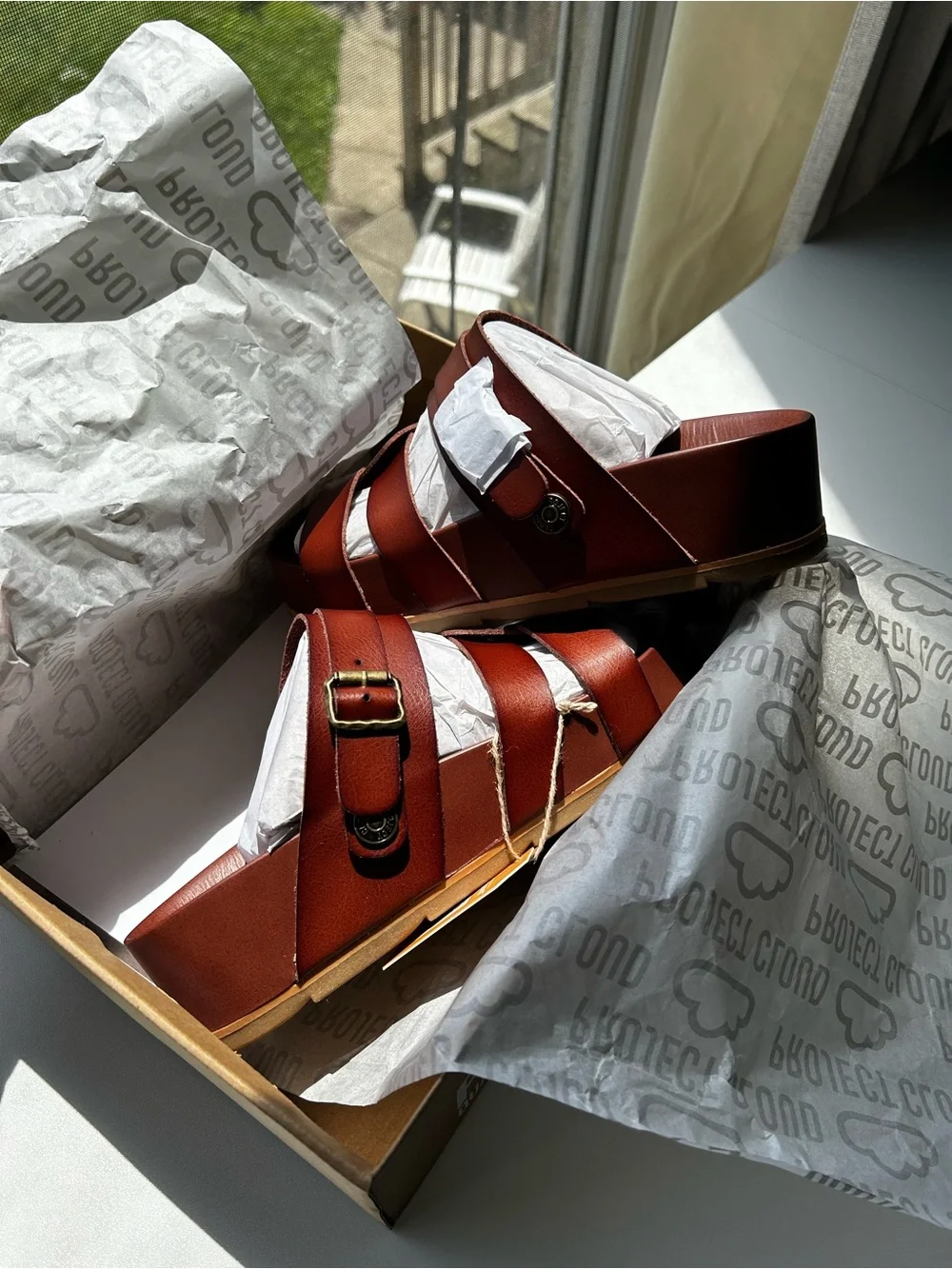 BRAND NEW IN BOX PROJECT CLOUD SIZE 8 brown Eco-Leather Platform Sandals